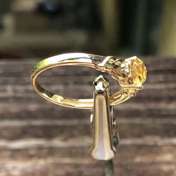 10kt yellow gold citrine ring with white accents - Picture 4 of 14